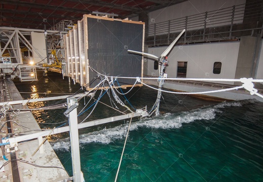Energia dal mare: test turbina eolica galleggiante